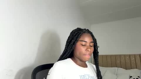 Snapshot of sara_muscle chatting on October 22, 7:30 pm Sara online show from October 22, 7:30 pm