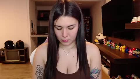 Snapshot of sara_sunrise_ chatting on December 11, 6:09 pm Sara online show from December 11, 6:09 pm