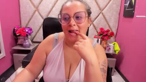 sara_thonson_ online show from December 1, 1:47 pm