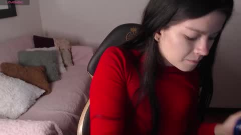 sara_valderrama_ online show from December 17, 1:15 pm