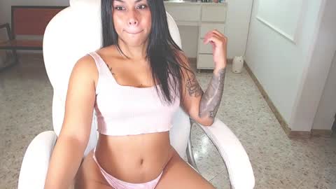 Snapshot of sara_y_rauw chatting on January 5, 12:52 am Sara online show from January 5, 12:52 am
