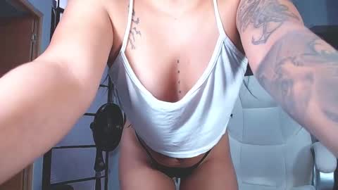 Snapshot of sara_y_rauw chatting on February 15, 2:11 pm Sara online show from February 15, 2:11 pm