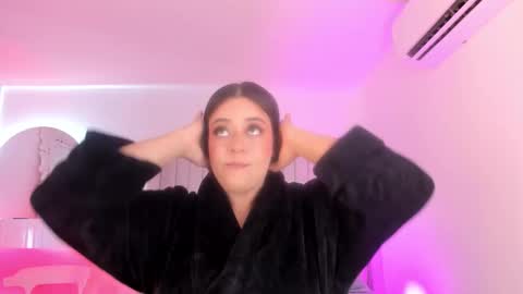 Sarah Bonneth online show from January 18, 11:28 am