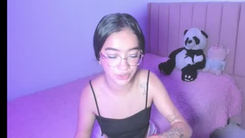 Snapshot of sarah_stone15 chatting on October 27, 6:35 pm Sarah online show from October 27, 6:35 pm