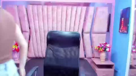 Sarah online show from October 18, 2:20 pm