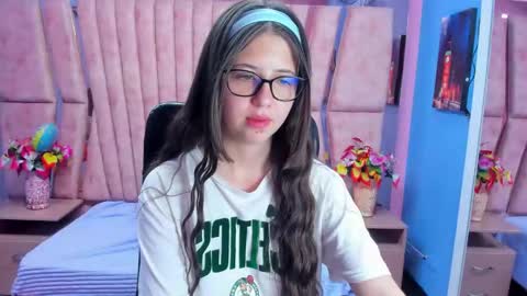 Sarah online show from February 26, 4:39 pm