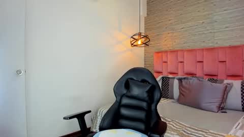 Sarah Deyvis online show from October 29, 4:31 pm