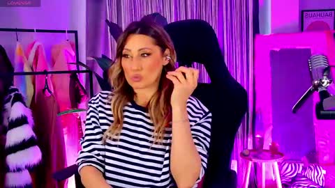 Divine Sarah NONUDE model online show from April 27, 3:09 pm