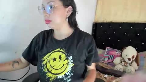 Snapshot of sarahlovexxv chatting on October 12, 4:53 pm Sarah online show from October 12, 4:53 pm