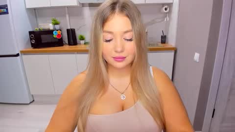 Snapshot of sarahmils chatting on October 20, 3:15 pm Sarah online show from October 20, 3:15 pm