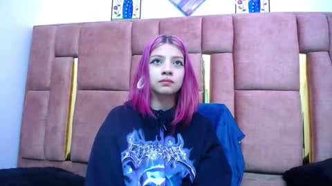 Snapshot of sarai_petite_ chatting on December 29, 9:28 am SARAI online show from December 29, 9:28 am