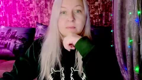 Snapshot of sarakatherin chatting on December 8, 8:36 pm Sara online show from December 8, 8:36 pm