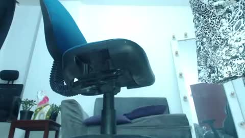 Saraloves online show from July 7, 9:46 am