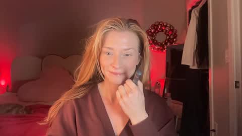 saraloverays online show from October 21, 3:32 am