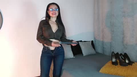 Snapshot of saramilf_69 chatting on December 5, 12:44 pm saramilf_69 online show from December 5, 12:44 pm