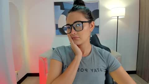 Snapshot of saraparkerx chatting on October 13, 2:03 am I am Sara online show from October 13, 2:03 am
