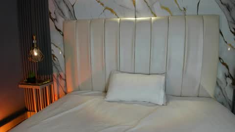 Sara   online show from April 9, 10:48 pm