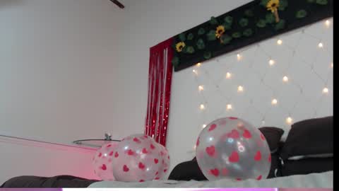 Snapshot of saray__jones chatting on February 15, 2:11 pm saray__jones online show from February 15, 2:11 pm