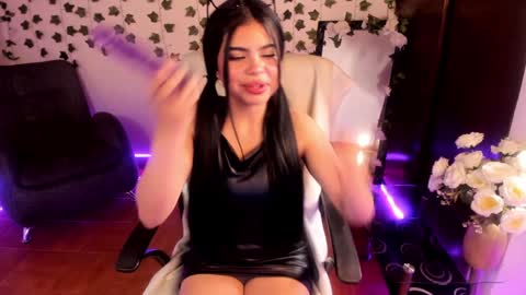Snapshot of saray__jones chatting on January 16, 1:04 pm saray__jones online show from January 16, 1:04 pm
