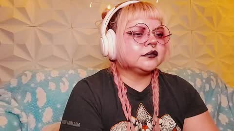 Gina George online show from May 15, 10:45 pm