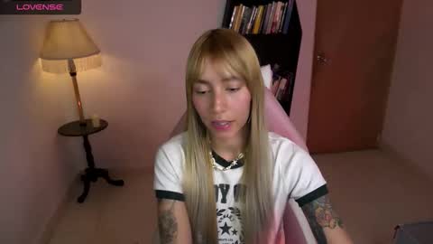 I AM JENN  online show from February 7, 3:32 am