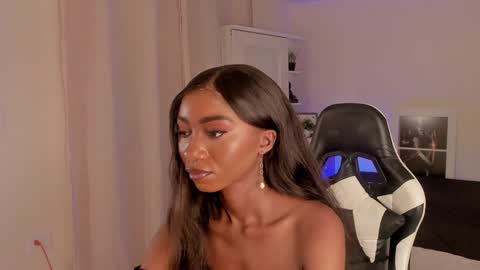 Savannahwildee online show from December 17, 10:00 pm