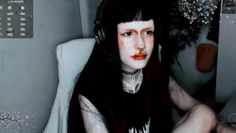 pronoun she. name Mary. age 21. online show from November 2, 5:49 pm