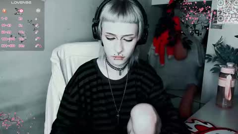 pronoun she. name Mary. age 21. online show from November 17, 2:07 pm