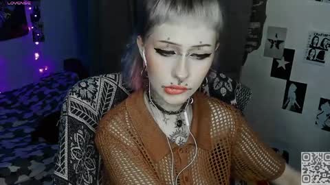 pronoun she. name Mary. age 21. online show from April 5, 1:04 am