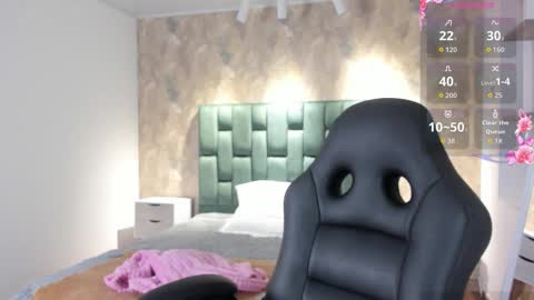 Saya Amaretto  online show from November 4, 7:08 pm