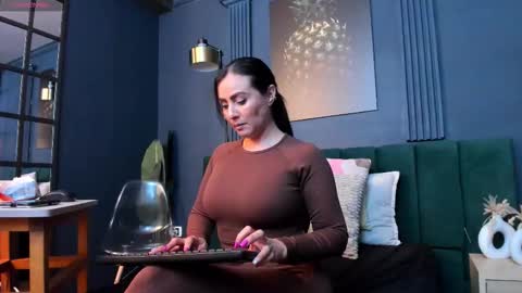 Scarlet Edwars online show from March 25, 7:50 pm