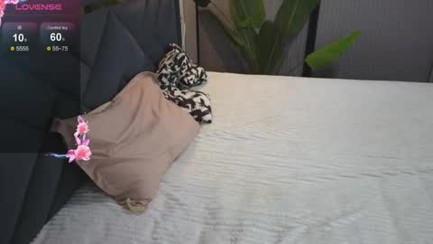 scarlet_ice online show from November 18, 5:30 am