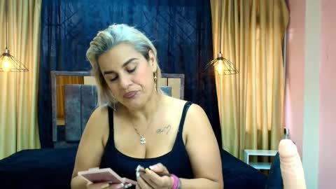 SCARLET MILF online show from November 17, 12:28 pm