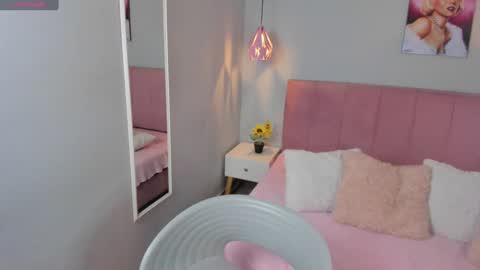 Snapshot of scarletgv chatting on February 5, 4:59 am Scarlet online show from February 5, 4:59 am