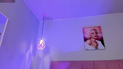 Scarlet  online show from January 13, 11:20 pm