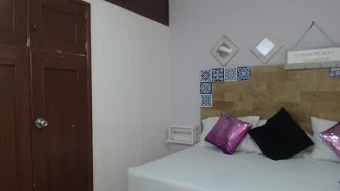 scarlet  online show from October 8, 10:19 am