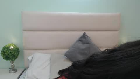 scarlet  online show from February 19, 1:32 pm