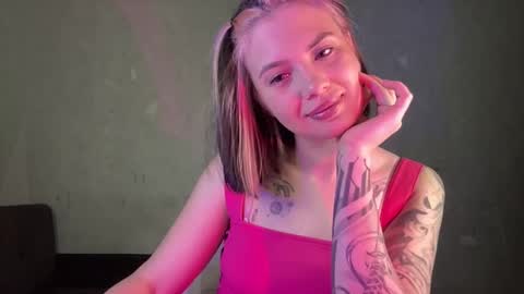 scarletpetal online show from January 8, 12:20 pm