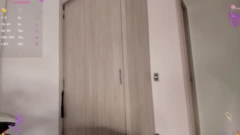 Snapshot of scarlett_diamond chatting on December 24, 1:38 am Scarlett Thumb up please help me 100 its important online show from December 24, 1:38 am