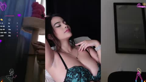 Scarlett Thumb up please help me 100 its important online show from July 3, 10:27 pm