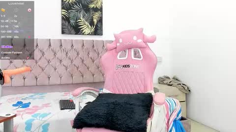 SCARLETTE STEVENS online show from February 9, 11:45 am