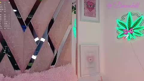 Snapshot of scarlettrusso1 chatting on October 23, 9:10 pm VAL online show from October 23, 9:10 pm