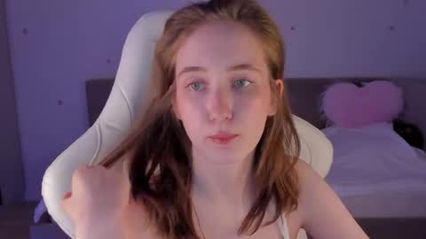 Snapshot of secret_elly_ chatting on October 26, 9:32 pm Elly online show from October 26, 9:32 pm