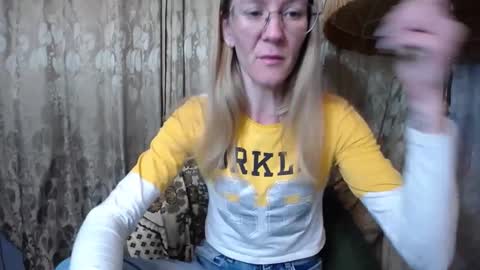 secretcandy222 online show from February 1, 7:15 am