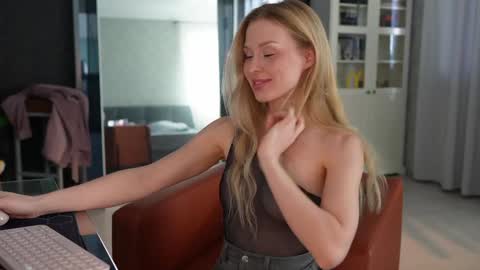 Snapshot of seeunexttime chatting on September 12, 10:35 am Jess online show from September 12, 10:35 am