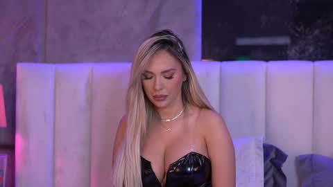 Selena online show from January 17, 9:50 am