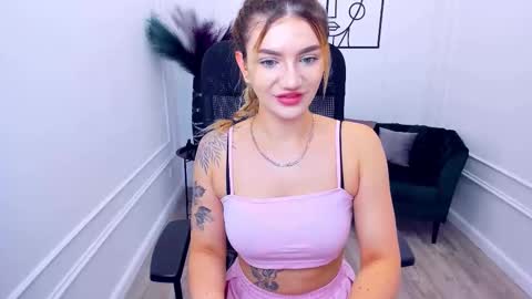 Snapshot of selenaemoore chatting on September 17, 4:54 am selenaemoore online show from September 17, 4:54 am