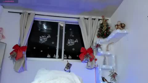 selenafox online show from November 19, 2:00 am