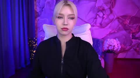 selenairis online show from October 3, 8:19 am