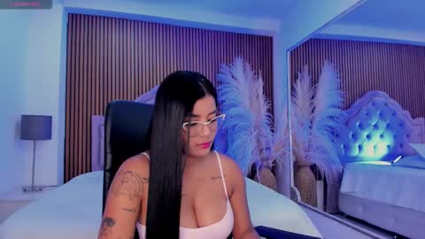 selenastonne online show from February 3, 8:45 pm